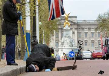 terror threat police gear up for royal wedding