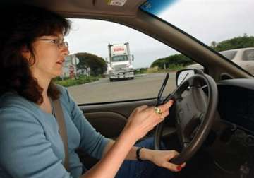texting while driving kills 5 000 people a year in us