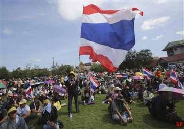 thai protesters storm army headquarters