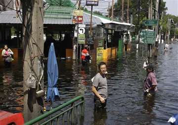 thai floods threaten underground rail stations