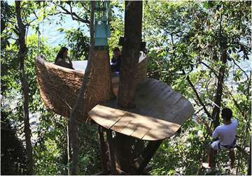 thailand s flying waiters at treetop restaurant