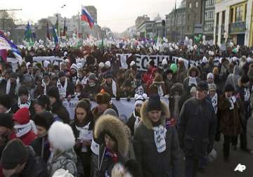thousands attend rival rallies in moscow