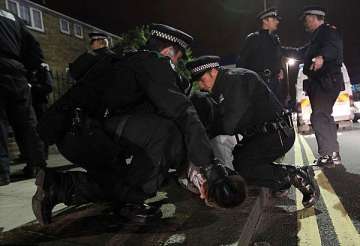 thousands of extra police on london streets to deter rioters