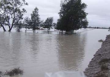 thousands stranded by flooding in northern new south wales