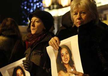 thousands come out in ireland to protest death of pregnant indian woman
