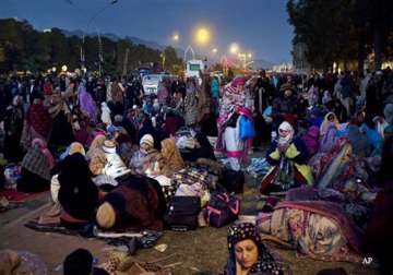 thousands of anti govt protesters led by qadri stage nightlong vigil in islamabad