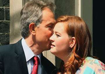 tony blair s daughter held at gunpoint in london robbery