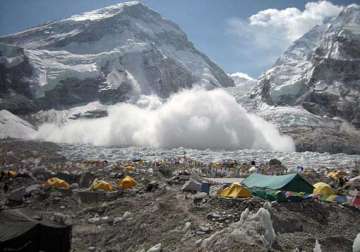 top nepal officials fly to everest to end crisis
