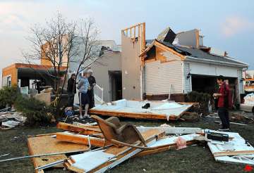 tornado destroys two houses damages several others in michigan