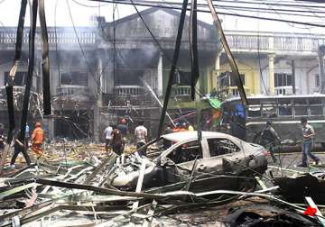 bombs in southern thailand kill 14 injure 340