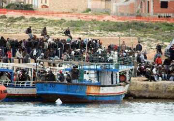 tunisians fleeing to europe in waves