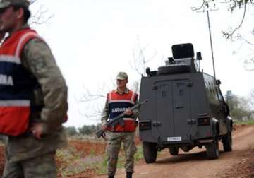 turkey sends missile batteries to syria border