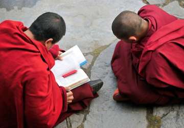 two more tibetan monks set themselves afire