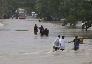 typhoon nari kills 12 in philippines