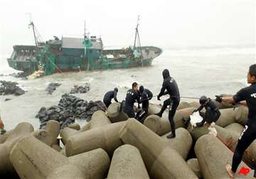 typhoon pounds south korea smashes ships 8 dead