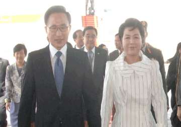 uae korea hold talks