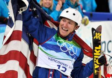 us olympic medalist calls police then shoots himself