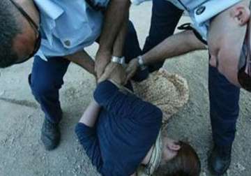 us woman sprays police with breast milk