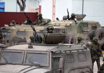 ukraine mobilizes army as west warns russia