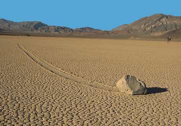 unsolved mystery of racetrack playa where rocks sail