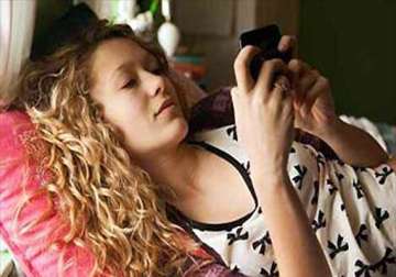 using cellphones tablets before bedtime affects sleep