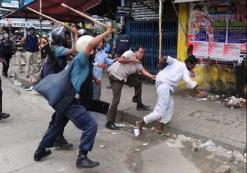 violence continues over pay hikes in bangladesh