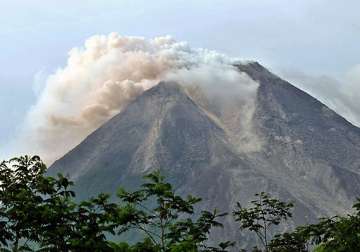 volcano erupts in indonesia
