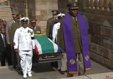 world leaders bow pray at nelson mandela s casket