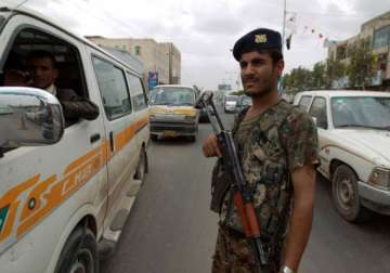 yemeni minister survives assassination attempt