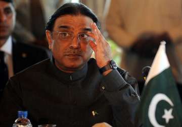 zardari in dubai as ties with army worsens