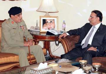 zardari meets kayani amid political crisis