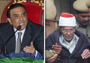 zardari orders all possible steps to bring back chisti