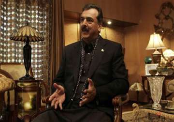 zardari went to dubai hospital because of life threats gilani