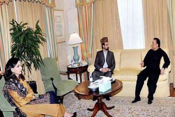 zardari meets mirwaiz wants uninterrupted dialogue on kashmir