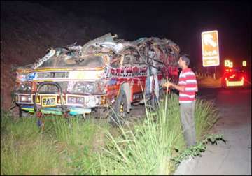 37 killed as bus falls into ravine in chakwal pak punjab