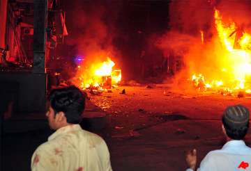 12 killed in karachi peshawar attacks