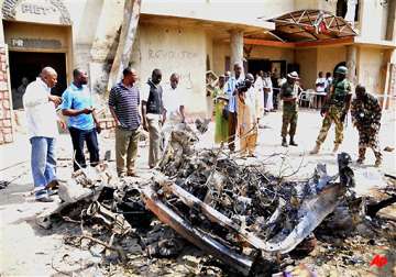 28 killed in nigeria church blasts