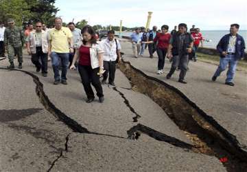 26 killed 50 missing in quake hit philippines