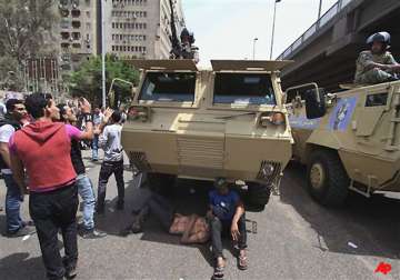 20 killed in clashes outside egyptian defence ministry