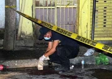 2 killed 30 injured in philippines grenade blast