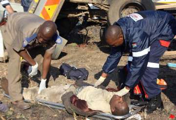 30 people killed in south african train crash