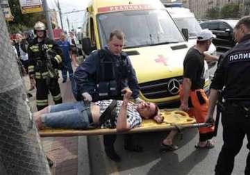 19 dead 150 injured in moscow subway derailment