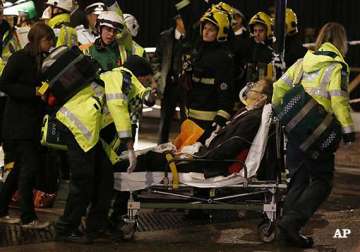 76 injured as london theatre s ceiling collapses