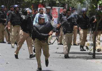 8 killed as pak cleric s supporters clash with police