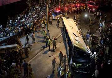 14 killed in brazilian bus plunge