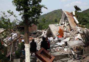 death toll in china quake rises to 195 10 500 injured