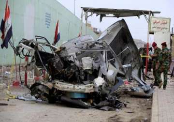 18 killed 44 injured in iraq attacks