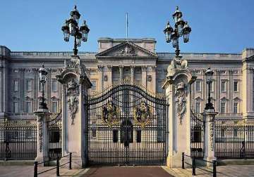 2 men arrested over break in at uk palace