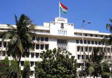 56 maharashtra ias officers not declared assets in 2012