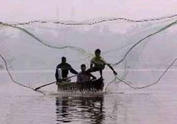 18 tn fishermen return to safety in odisha